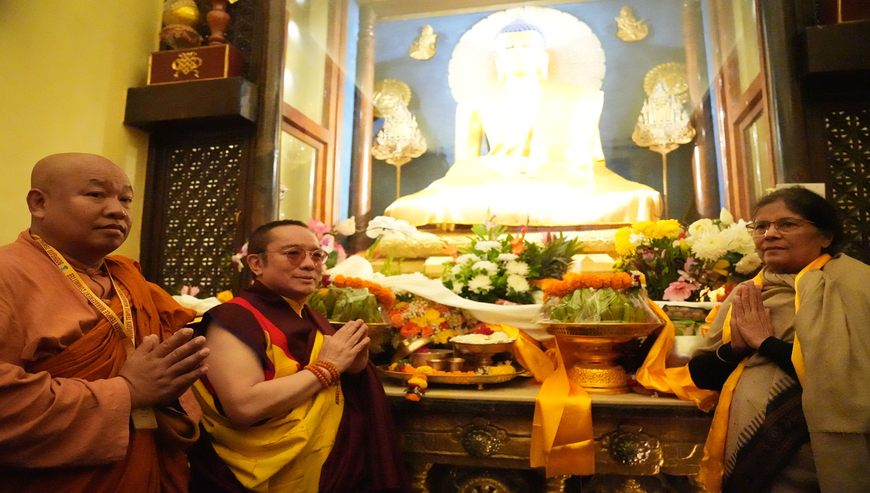 Guru Vajradhara Kenting Tai Situ Rinpoche Offers Prayers at the Mahabodhi Temple